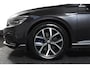 Volkswagen Passat Variant 1.4 TSI PHEV GTE Business Automaat | S/K-Panodak | Adapt. Cruise | Stoel-+Stuurverw. | PDC | 360 Camera | NAV + App. Connect | ECC | Elek. Trekhaak | Elek. Klep | LM 17" |