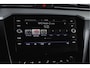 Volkswagen Passat Variant 1.4 TSI PHEV GTE Business Automaat | S/K-Panodak | Adapt. Cruise | Stoel-+Stuurverw. | PDC | 360 Camera | NAV + App. Connect | ECC | Elek. Trekhaak | Elek. Klep | LM 17" |