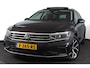 Volkswagen Passat Variant 1.4 TSI PHEV GTE Business Automaat | S/K-Panodak | Adapt. Cruise | Stoel-+Stuurverw. | PDC | 360 Camera | NAV + App. Connect | ECC | Elek. Trekhaak | Elek. Klep | LM 17" |