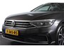 Volkswagen Passat Variant 1.4 TSI PHEV GTE Business Automaat | S/K-Panodak | Adapt. Cruise | Stoel-+Stuurverw. | PDC | 360 Camera | NAV + App. Connect | ECC | Elek. Trekhaak | Elek. Klep | LM 17" |