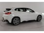BMW X2 xDrive25e High Executive | M-Sport | HUD | Trekhaak | Adaptive Cruise | Camera | Stl. verw. |