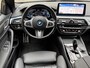 BMW 5-Serie Touring 530e 292pk | M-pakket | Camera | Leder | Sportstoelen | Wegklapbare trekhaak | Adaptieve cruise | Virtual cockpit | Sfeerverlichting | Apple CarPlay | Stoel&stuurverwarming | 19 inch M-velgen | Elektrische achterklep | Volledig onderhouden