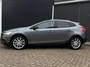 Volvo V40 Cross Country T3 Polar+ Luxury | Panoramadak | Harman Kardon Premium Sound | Parkeersensoren en Parkeercamera achter | Lederen bekleding | Standkachel | Volvo Guard alarm | Climate control | Cruise control |