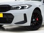 BMW 3-Serie Touring 320i M Sport Pro Brooklyn Grey | M-sportstoelen | Panoramadak | Harman/Kardon | Carbon | Camera | Memory | Sfeerlicht
