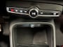 Volvo XC40 1.5 T4 Recharge Inscription Expression Wegklapbare trekhaak Navigatie Apple Carplay Android Auto Camera Parkeerhulp Adaptive Cruise Control Harman Kardon Full Led Climate Control Lichtmetalen velgen