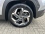 Hyundai Tucson 1.6 T-GDI PHEV Premium Sky 4WD |Trekhaak| Panoramisch schuif/kantel dak | Apple Carplay/Android Auto | Stoelverwarming/verkoeling | Elektrische achterklep | Elektrische verstelbare stoelen met geheugen |