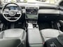 Hyundai Tucson 1.6 T-GDI PHEV Premium Sky 4WD |Trekhaak| Panoramisch schuif/kantel dak | Apple Carplay/Android Auto | Stoelverwarming/verkoeling | Elektrische achterklep | Elektrische verstelbare stoelen met geheugen |