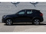 Volvo XC40 2.0 B4 Plus Dark | Achteropkomend verkeer waarschuwing | Apple Carplay & Android Auto | Autonomous Emergency Braking | Bots herkenning en activatie | Cruise control adaptief met Stop&Go en stuurhulp | Dodehoekdetectie met correctie