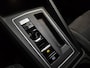 Volkswagen Golf eTSI Life Business *Full-option* Stoel & Stuurverwarming - Panorama schuifdak - Apple Carplay/Android Auto - Dodehoekdetectie - Adaptive Cruise