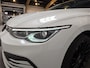 Volkswagen Golf eTSI Life Business *Full-option* Stoel & Stuurverwarming - Panorama schuifdak - Apple Carplay/Android Auto - Dodehoekdetectie - Adaptive Cruise