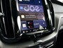 Volvo XC60 T6 Plug-in hybrid AWD Plus Dark | Panoramadak | 360° camera | Elektrische stoelen | Stoel- en stuurverwarming | Trekhaak