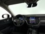 Volvo XC60 T6 Plug-in hybrid AWD Plus Dark | Panoramadak | 360° camera | Elektrische stoelen | Stoel- en stuurverwarming | Trekhaak