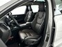 Volvo XC60 T6 Plug-in hybrid AWD Plus Dark | Panoramadak | 360° camera | Elektrische stoelen | Stoel- en stuurverwarming | Trekhaak