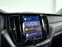 Volvo XC60 T6 Plug-in hybrid AWD Plus Dark | Panoramadak | 360° camera | Elektrische stoelen | Stoel- en stuurverwarming | Trekhaak