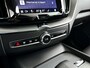 Volvo XC60 T6 Plug-in hybrid AWD Plus Dark | Panoramadak | 360° camera | Elektrische stoelen | Stoel- en stuurverwarming | Trekhaak