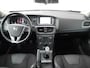 Volvo V40 1.6 T3 Momentum - Navigatie- Climate Controle - Trekhaak - Cruise Control