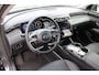 Hyundai Tucson 1.6 T-GDI PHEV 4WD | Stoelverwarming+/verkoeling | Achteruitrijcamera | Trekhaak | Achterbank in delen neerklapbaar | Achteruitrijcamera | Airco (automatisch)