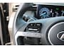Hyundai Tucson 1.6 T-GDI PHEV 4WD | Stoelverwarming+/verkoeling | Achteruitrijcamera | Trekhaak | Achterbank in delen neerklapbaar | Achteruitrijcamera | Airco (automatisch)