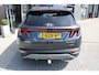 Hyundai Tucson 1.6 T-GDI PHEV 4WD | Stoelverwarming+/verkoeling | Achteruitrijcamera | Trekhaak | Achterbank in delen neerklapbaar | Achteruitrijcamera | Airco (automatisch)