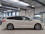 Ford Focus Wagon EcoBoost Hybrid 125pk ST-Line | 100% Dealer onderhouden | Trekhaak | Winterpack | Camera | SYNC 3 | Adapt. LED | All-season banden |
