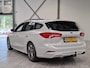 Ford Focus Wagon EcoBoost Hybrid 125pk ST-Line | 100% Dealer onderhouden | Trekhaak | Winterpack | Camera | SYNC 3 | Adapt. LED | All-season banden |