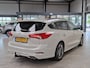 Ford Focus Wagon EcoBoost Hybrid 125pk ST-Line | 100% Dealer onderhouden | Trekhaak | Winterpack | Camera | SYNC 3 | Adapt. LED | All-season banden |