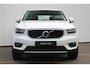 Volvo XC40 1.5 T2 Business Pro | Verwarmbare stoelen+stuur | AppleCarplay | Elektrisch inklapbare trekhaak | Keyless Entry | Park Assist achter | Adaptieve Cruise Control & Pilot Assist | DAB+ | Navigatie | 18'' Lichtmetalen wielen