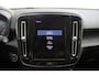 Volvo XC40 1.5 T2 Business Pro | Verwarmbare stoelen+stuur | AppleCarplay | Elektrisch inklapbare trekhaak | Keyless Entry | Park Assist achter | Adaptieve Cruise Control & Pilot Assist | DAB+ | Navigatie | 18'' Lichtmetalen wielen
