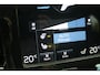 Volvo XC40 1.5 T2 Business Pro | Verwarmbare stoelen+stuur | AppleCarplay | Elektrisch inklapbare trekhaak | Keyless Entry | Park Assist achter | Adaptieve Cruise Control & Pilot Assist | DAB+ | Navigatie | 18'' Lichtmetalen wielen