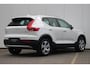 Volvo XC40 1.5 T2 Business Pro | Verwarmbare stoelen+stuur | AppleCarplay | Elektrisch inklapbare trekhaak | Keyless Entry | Park Assist achter | Adaptieve Cruise Control & Pilot Assist | DAB+ | Navigatie | 18'' Lichtmetalen wielen