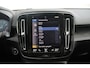 Volvo XC40 1.5 T2 Business Pro | Verwarmbare stoelen+stuur | AppleCarplay | Elektrisch inklapbare trekhaak | Keyless Entry | Park Assist achter | Adaptieve Cruise Control & Pilot Assist | DAB+ | Navigatie | 18'' Lichtmetalen wielen