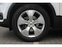 Volvo XC40 1.5 T2 Business Pro | Verwarmbare stoelen+stuur | AppleCarplay | Elektrisch inklapbare trekhaak | Keyless Entry | Park Assist achter | Adaptieve Cruise Control & Pilot Assist | DAB+ | Navigatie | 18'' Lichtmetalen wielen
