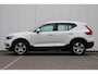 Volvo XC40 1.5 T2 Business Pro | Verwarmbare stoelen+stuur | AppleCarplay | Elektrisch inklapbare trekhaak | Keyless Entry | Park Assist achter | Adaptieve Cruise Control & Pilot Assist | DAB+ | Navigatie | 18'' Lichtmetalen wielen