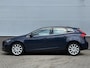 Volvo V40 1.6 T4 Momentum | Automaat | Parkeersensoren | Automatische Airco | Cruise Control | Trekhaakvoorbereiding |