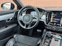 Volvo V90 2.0 B4 R-Design Mild hybrid, Automaat, Panoramadak, Trekhaak semi elektrisch wegklapbaar, Head-up display, Stoel- en stuurverwarming, Parkeercamera, Parkeerverwarming met timer, Harman Kardon audio