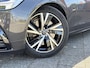 Volvo V90 2.0 B4 R-Design Mild hybrid, Automaat, Panoramadak, Trekhaak semi elektrisch wegklapbaar, Head-up display, Stoel- en stuurverwarming, Parkeercamera, Parkeerverwarming met timer, Harman Kardon audio