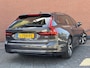 Volvo V90 2.0 B4 R-Design Mild hybrid, Automaat, Panoramadak, Trekhaak semi elektrisch wegklapbaar, Head-up display, Stoel- en stuurverwarming, Parkeercamera, Parkeerverwarming met timer, Harman Kardon audio
