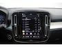Volvo XC40 2.0 B4 Plus Dark | Elektrisch Verstelbare Voorstoelen | Keyless | Elektrische Achterklep | Premium audio by Harman Kardon | Stoelverwarming | Stuurverwarming | Adaptieve Cruise Control | Pilot Assist | Dodehoek herkenning