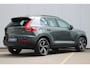 Volvo XC40 2.0 B4 Plus Dark | Elektrisch Verstelbare Voorstoelen | Keyless | Elektrische Achterklep | Premium audio by Harman Kardon | Stoelverwarming | Stuurverwarming | Adaptieve Cruise Control | Pilot Assist | Dodehoek herkenning