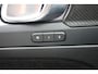 Volvo XC40 2.0 B4 Plus Dark | Elektrisch Verstelbare Voorstoelen | Keyless | Elektrische Achterklep | Premium audio by Harman Kardon | Stoelverwarming | Stuurverwarming | Adaptieve Cruise Control | Pilot Assist | Dodehoek herkenning