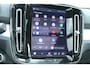 Volvo XC40 2.0 B4 Plus Black Edition | Panorama dak| Noodreservewiel| 360graden camera rondomzicht| Verwarmbare voorruit|