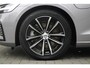 Volvo V60 T8 Plug-in hybrid AWD Plus Dark | Adaptive Cruise & Pilot Assist | 360 Camera | Premium Harman/Kardon Audio | Semi Elektr. Trekhaak | Stoelverwarming voor & achter | Stuurverwarming | Power Seats incl. Memory