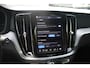 Volvo V60 T6 Plug-in hybrid AWD Plus Dark | Adaptive Cruise & Pilot Assist | 360 Camera | Premium Harman/Kardon Audio | Semi Elektr. Trekhaak | Stoelverwarming voor & achter | Stuurverwarming | Power Seats incl. Memory