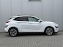 Hyundai Kona Electric EV Premium 64 kWh / Lederen bekleding / Adaptieve cruise control / Dodehoekdetectie / Led Koplampen / Stoelverwarming / HUD /
