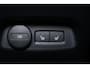 Volvo EC40 Performance Ultra Black Edition 82 kWh - IntelliSafe Assist & Surround - Harman/Kardon audio - Adaptieve LED koplampen - Verwarmde voorstoelen, stuur & achterbank - Parkeersensoren voor & achter - Elektr. bedienb. voorstoelen met geheugen links - Draadloze tel. lader - Warmtepomp - Extra getint glas - Inklapbare trekhaak - 20' LMV