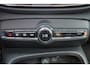 Volvo EC40 Performance Ultra Black Edition 82 kWh - IntelliSafe Assist & Surround - Harman/Kardon audio - Adaptieve LED koplampen - Verwarmde voorstoelen, stuur & achterbank - Parkeersensoren voor & achter - Elektr. bedienb. voorstoelen met geheugen links - Draadloze tel. lader - Warmtepomp - Extra getint glas - Inklapbare trekhaak - 20' LMV