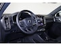 Volvo EC40 Performance Ultra Black Edition 82 kWh - IntelliSafe Assist & Surround - Harman/Kardon audio - Adaptieve LED koplampen - Verwarmde voorstoelen, stuur & achterbank - Parkeersensoren voor & achter - Elektr. bedienb. voorstoelen met geheugen links - Draadloze tel. lader - Warmtepomp - Extra getint glas - Inklapbare trekhaak - 20' LMV