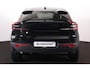 Volvo EC40 Performance Ultra Black Edition 82 kWh - IntelliSafe Assist & Surround - Harman/Kardon audio - Adaptieve LED koplampen - Verwarmde voorstoelen, stuur & achterbank - Parkeersensoren voor & achter - Elektr. bedienb. voorstoelen met geheugen links - Draadloze tel. lader - Warmtepomp - Extra getint glas - Inklapbare trekhaak - 20' LMV