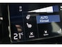 Volvo XC40 T5 AWD R-Design Intro Edition | Verwarmbare voorstoelen en achterbank | Verwarmbaar stuurwiel | Premium Audio by Harman Kardon | Interieur voorverwarmingsinstallatie | DAB ontvanger | Lichtmetalen velgen 20" | Cruise control | Elektrisch glazen panorama-dak | Rijstrooksensor met correctie | Fusion Red Metallic R-Design exterieur | Dak uitgevoerd in Black Stone Solid |