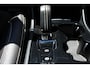 Volvo XC40 T5 AWD R-Design Intro Edition | Verwarmbare voorstoelen en achterbank | Verwarmbaar stuurwiel | Premium Audio by Harman Kardon | Interieur voorverwarmingsinstallatie | DAB ontvanger | Lichtmetalen velgen 20" | Cruise control | Elektrisch glazen panorama-dak | Rijstrooksensor met correctie | Fusion Red Metallic R-Design exterieur | Dak uitgevoerd in Black Stone Solid |